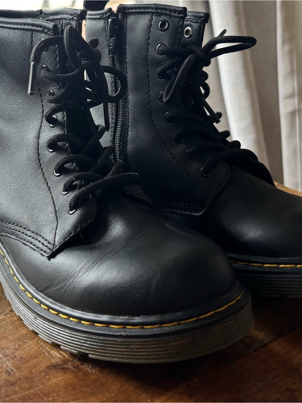 Dr. Martens Women’s Black Leather Lace Up Ankle Boots Size 4 Excellent Condition